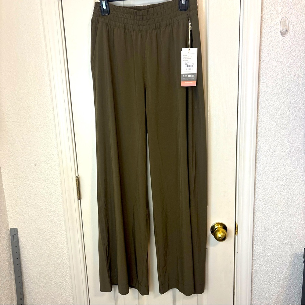 Vuori womens pants Sz M Villa wideleg dark oregano VW4047 NEW